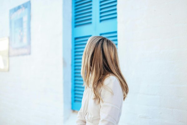 Boostez Votre Style Neutre avec des Chaussures Colorées : Conseils Essentiels et Astuces Incontournables