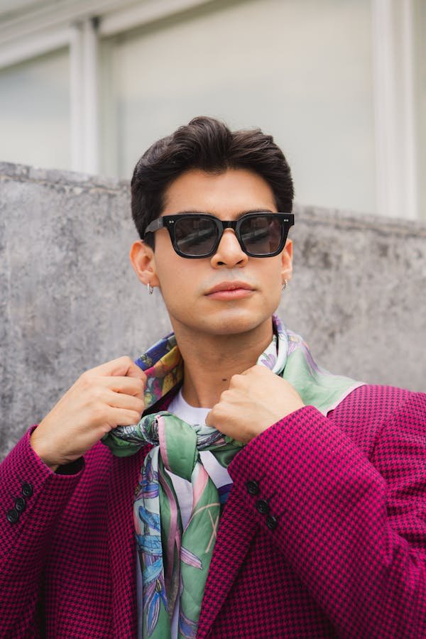 Foulard de costume pour homme : l'accessoire incontournable